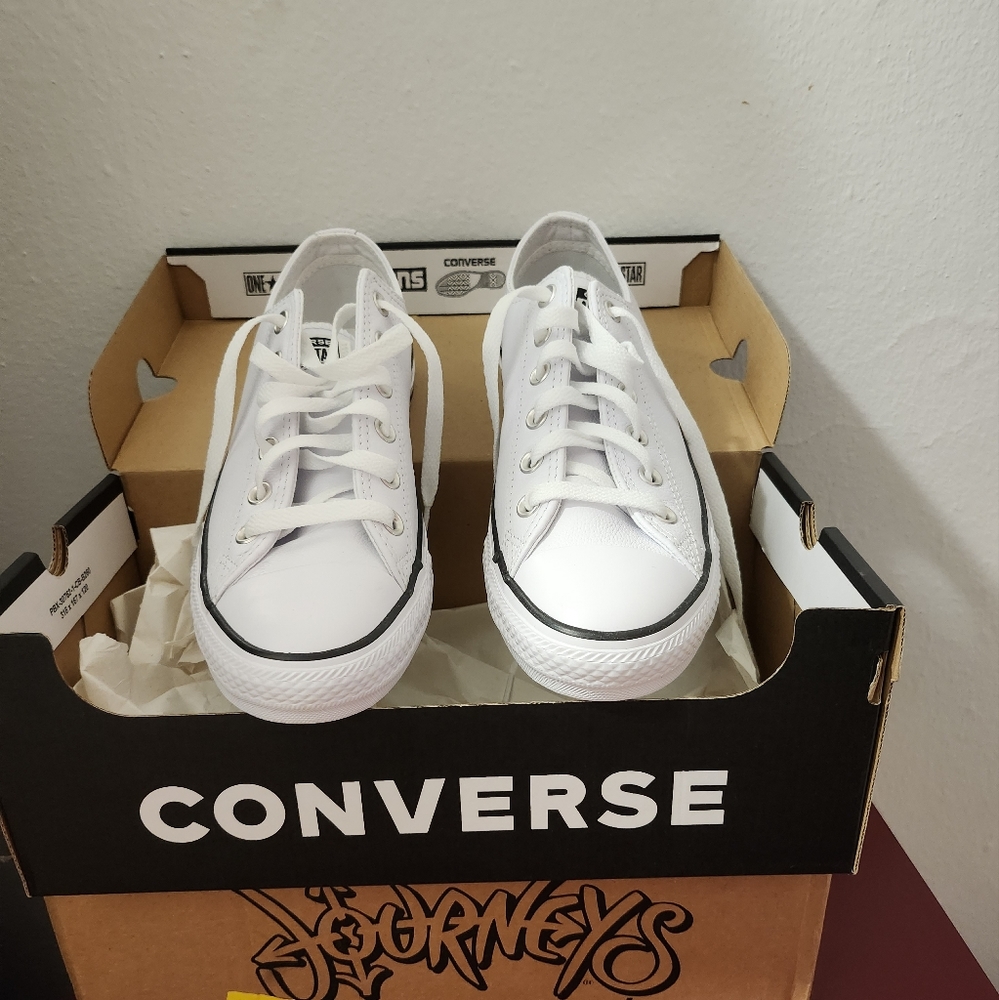 Brand New Unisex White Leather Low Top Converse Sneakers women sz 9, men sz 7